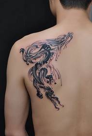 stilig pojke tillbaka snygg bläck dragon tatuering mönster bild