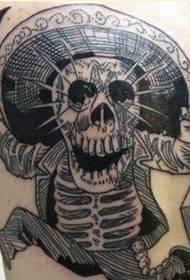 个性背部骷髅头纹身图片图片