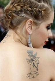 bellezza con fiori in mano Immagini di tatuaggi