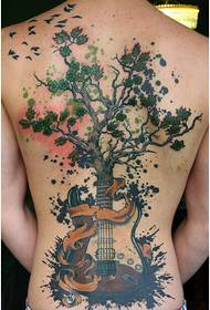 asmenybės mados vyraujančios vyro pilnas nugaros gitaros medžio tatuiruotės paveikslėlio nuotrauka