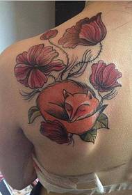 isithombe se-sexy female back esihle se-fox tattoo iphethini yesithombe