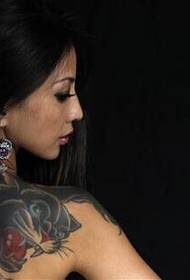 όμορφη ομορφιά πίσω εμφάνιση όμορφη μαύρη εικόνα τατουάζ πάνθηρα