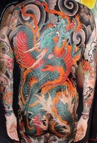 Patró de tatuatges de dracs de vol extraordinaris