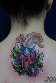 Dekleta nazaj modni vzorec tetovaže slona
