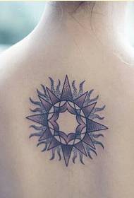 kynþokkafullur kvenkyns baki Pretty point of the sun totem tattoo mynd