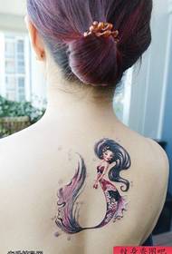 女人的背部多彩美人魚紋身圖片