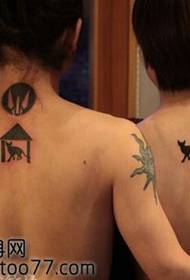 Patrón de tatuaxe de gato tótem de parella traseira