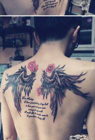 vyras atgal grožis gražus angelas sparnai tatuiruotė tatuiruotė paveikslėlį