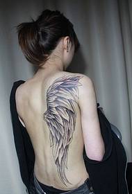 Τα κορίτσια πίσω τη μόδα κλασικό όμορφα τακτοποιημένα φτερά τατουάζ φτερά