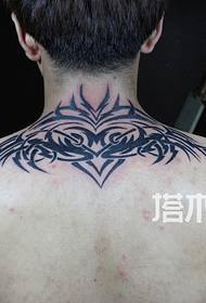 tus txiv neej domineering totem tattoo