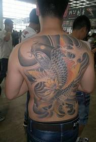 šaunus super klasikinis vyriškas pilnas nugaros kalmarų tatuiruotės modelio paveikslėlis