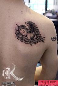Tetoválás show, ossza meg egy hátsó angyal szárnyakkal tetoválás