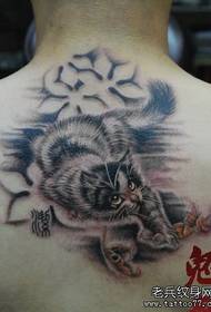 Modèl cute tatoo chat sou ti gason tounen