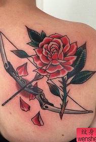 Spettacolo di tatuaggi, raccomandare un tatuaggio posteriore Sagittario rosa