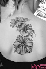 svartvita hibiskus-tatueringsbild