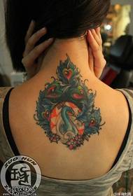 Female back pourcock tattoo patroon