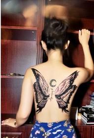 bella schiena solo bella immagine di modello tatuaggio ala di farfalla