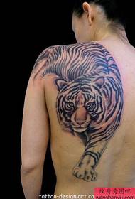 tato punggung harimau