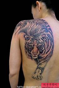un tatuaggio tigre posteriore