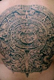 Čikāgas lateksa muguras tetovēšanas darbi