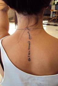 volta pequena e sinxela tatuaxe sánscrita