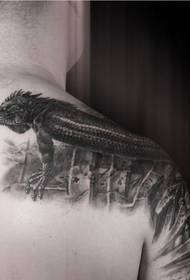 男人经典超酷的蜥蜴纹身图案图片