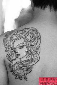 Espectacle de tatuatges, recomana un tatuatge enrere Medusa
