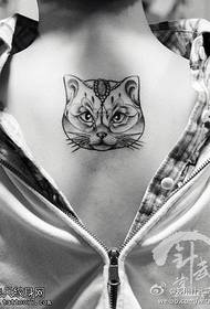 wzór tatuażu z tyłu kot kreskówka