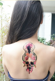 módní ženy zpět krásné barevné lebky růže tetování obrázek