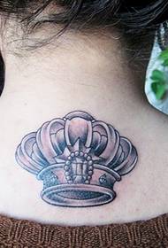 vacker baksida kron tatuering