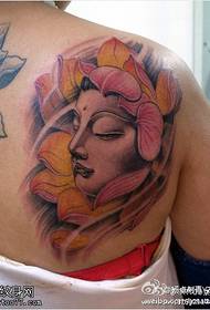 Modello colorato tatuaggio testa di loto santo