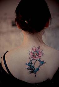 skönhet tillbaka färsk daisy mode tatuering bild