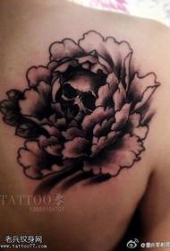 Modello tatuaggio tatuaggio rosa posteriore