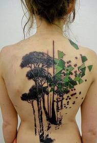 Mädchen zurück großen Baum Tattoo Muster Bild