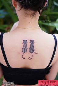 Tattoo show, anbefaler en kvinnes rygg kreative katt tatoveringsbilder