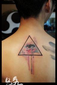 Achterkleur inkt driehoek oog tattoo werk