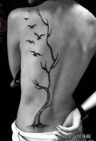 Belleza espalda moda hermoso tótem árbol y pájaro tatuaje patrón