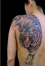 moade froulju werom persoanlikheid tiger tatoeage ôfbylding oanbefelle foto