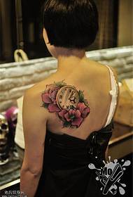 Modello di tatuaggio orologio rosa scuola di colore posteriore femminile