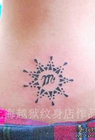 女孩子背部图腾天蝎座与太阳纹身图案