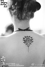 spine spalle belli picculu mudellu di tatuaggi di lotus