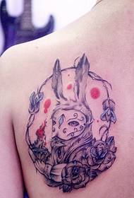 женски гръб мода добре изглеждащ заек роза татуировка снимка