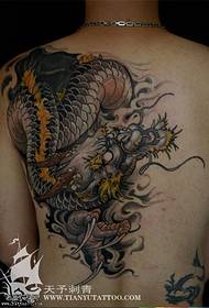 ar ais patrún traidisiúnta tattoo dragan