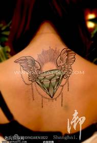 model de tatuaj cu aripi de diamante de culoare spate