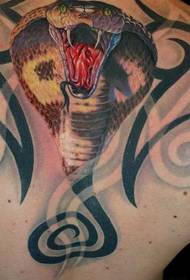 Um padrão de tatuagem de cobra de cor 3D traseira