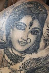 bashanyana morao se setle sa ngoanana ea motle oa setšoantšo sa tattoo sa India