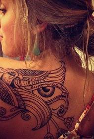 Tatuaggio simbolico egizio sul retro