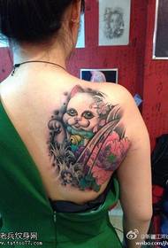 modello di tatuaggio di gatto fortunato peonia di colore posteriore femminile