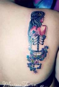 bizkarreko kolorea emakumearen atzeko tatuaje eredua