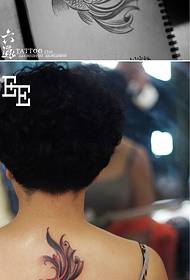 中国传统水墨画风小金鱼纹身图案